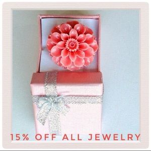 🆕 Pink Carved Resin Flower Adj Ring. NWT